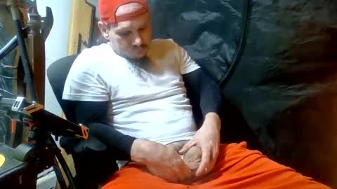 Snapshot of thunder8u42 chatting on 10.19.25 thunder8u42 online show from 10.19.25