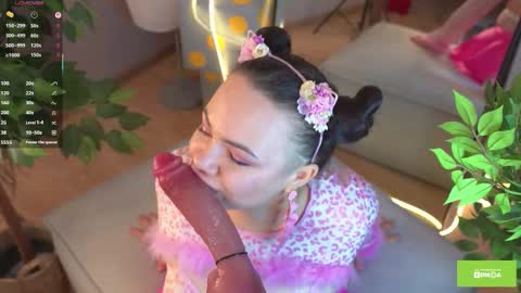 Snapshot of thunder_suck chatting on 10.30.25 Brittney online show from 10.30.25