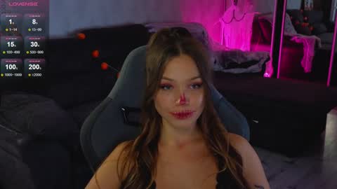 Snapshot of tia__moon chatting on 10.25.25 tia__moon online show from 10.25.25