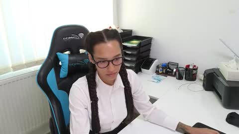 tia_j online show from 09.22.25