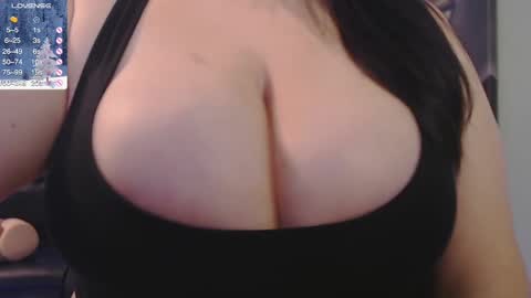 Tia Bella online show from 01.08.25