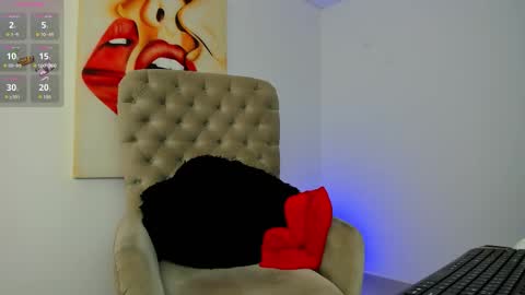 Snapshot of tiago_hannah chatting on 10.14.25 carolina online show from 10.14.25