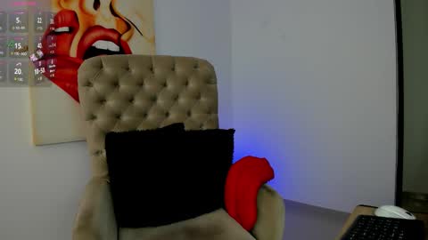 Snapshot of tiago_hannah chatting on 11.10.25 carolina online show from 11.10.25