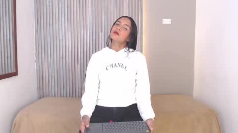 Snapshot of tiana_glow chatting on 12.03.24 tihana online show from 12.03.24