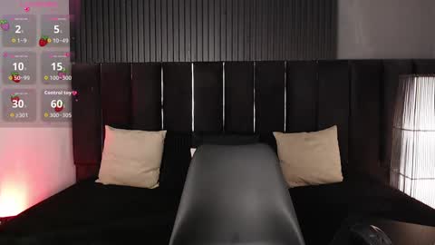 Snapshot of tiana_glow chatting on 10.06.25 tihana online show from 10.06.25