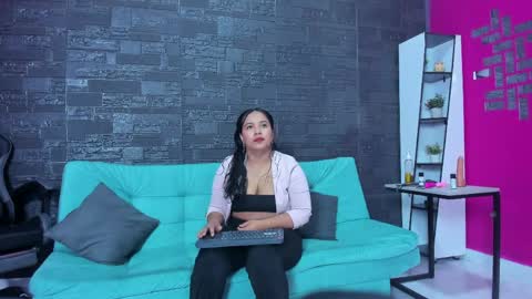 Snapshot of tiana_glow29 chatting on 05.29.26 Tiana online show from 05.29.26