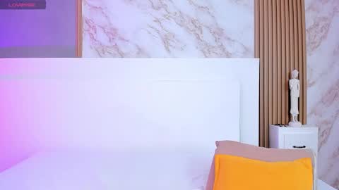 Snapshot of tianaglow4 chatting on 10.18.25 tianaglow4 online show from 10.18.25