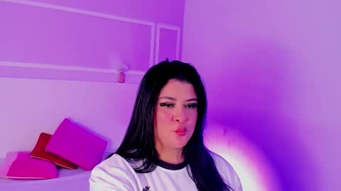 tiannagloww online show from 02.23.26