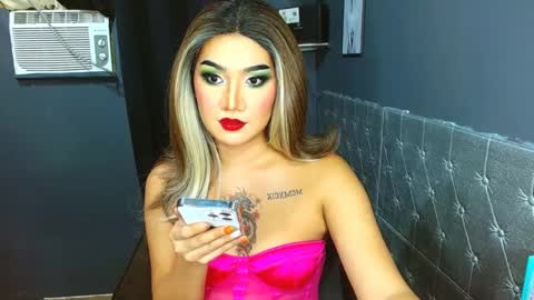 tiarrafoxs online show from 03.05.25