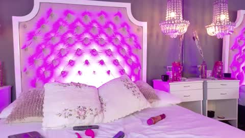 Snapshot of tifannywolf_ chatting on 09.30.25 Your Princess Tif online show from 09.30.25