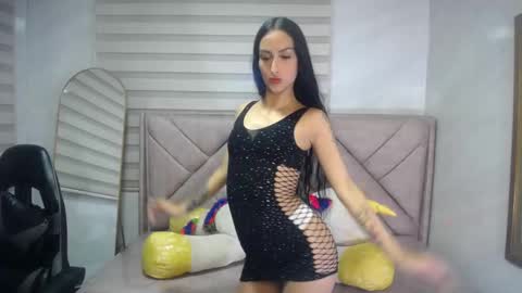 Snapshot of tifany_v chatting on 09.17.25 Hi Stream 800 to 1400 online show from 09.17.25