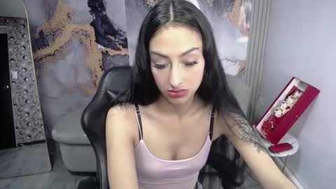 Snapshot of tifany_v chatting on 09.24.25 Hi Stream 800 to 1400 online show from 09.24.25