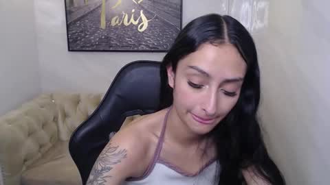 Snapshot of tifany_v chatting on 10.12.25 Hi Stream 800 to 1400 online show from 10.12.25