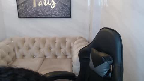 Snapshot of tifany_v chatting on 10.17.25 Hi Stream 800 to 1400 online show from 10.17.25