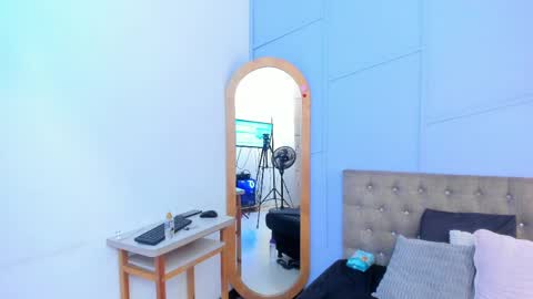 Tifany Lorens online show from 04.21.26