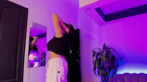 Snapshot of tifanywhite1_ chatting on 07.16.26 online show from 07.16.26