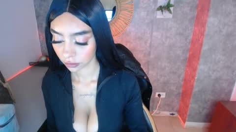 Snapshot of tiffany_1m chatting on 12.19.24 tiffany_1m online show from 12.19.24