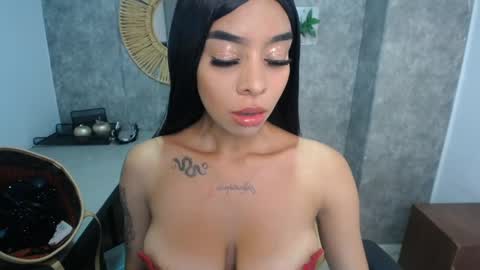 Snapshot of tiffany_1m chatting on 01.10.25 tiffany_1m online show from 01.10.25