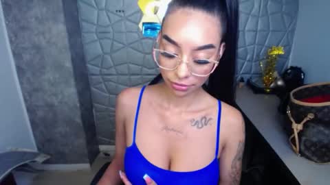 Snapshot of tiffany_1m chatting on 03.12.25 tiffany_1m online show from 03.12.25