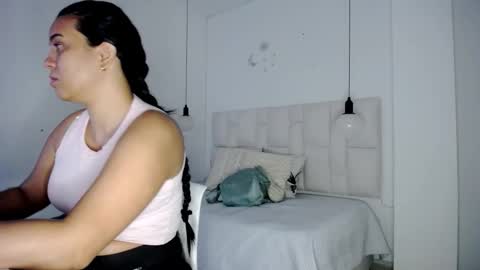 Snapshot of tiffany___pink chatting on 10.05.25 tiffany online show from 10.05.25