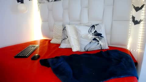 Snapshot of tiffany___pink chatting on 10.21.25 tiffany online show from 10.21.25