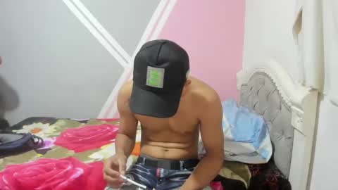 Snapshot of tiffany_and_leunam chatting on 02.06.25 tiffany_and_leunam online show from 02.06.25