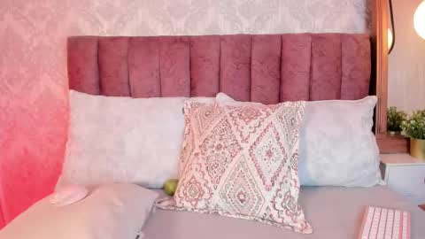 Tiffany Becker online show from 09.25.25