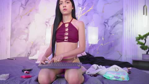 tiffany_yi online show from 06.03.26