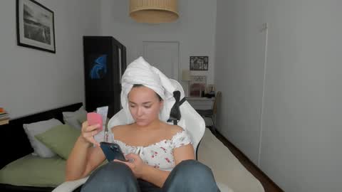 Snapshot of tiffanyflynn chatting on 12.17.24 Tiffany online show from 12.17.24