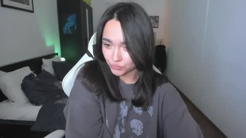 Snapshot of tiffanyflynn chatting on 12.22.24 Tiffany online show from 12.22.24