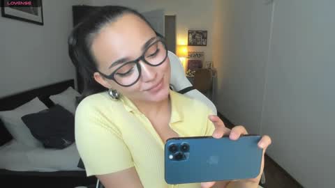 Snapshot of tiffanyflynn chatting on 12.23.24 Tiffany online show from 12.23.24