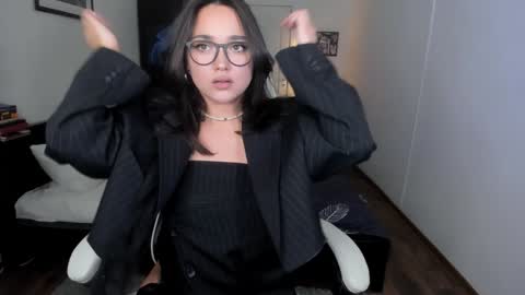 Snapshot of tiffanyflynn chatting on 12.24.24 Tiffany online show from 12.24.24