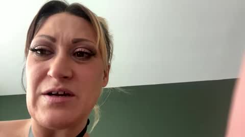 Snapshot of tightblnd chatting on 10.05.25 hotfirman92 online show from 10.05.25