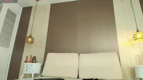 T I F F A N Y online show from 02.04.26