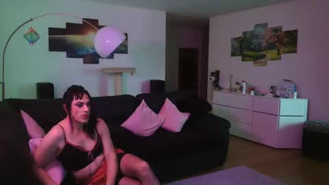 Snapshot of tiifanystar chatting on 03.10.25 Tifanystitar online show from 03.10.25