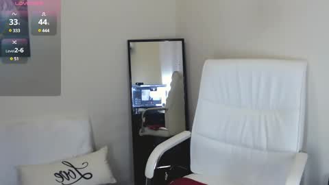 Snapshot of tilly_eliot chatting on 01.05.25 Tilly online show from 01.05.25