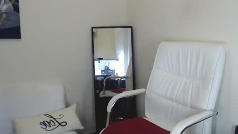 Snapshot of tilly_eliot chatting on 01.07.25 Tilly online show from 01.07.25