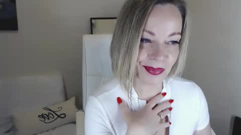 Snapshot of tilly_eliot chatting on 01.09.25 Tilly online show from 01.09.25