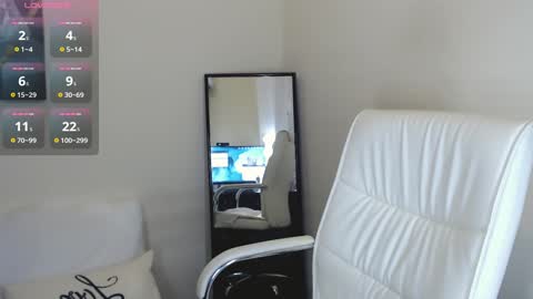 Snapshot of tilly_eliot chatting on 01.12.25 Tilly online show from 01.12.25