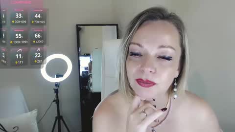 Snapshot of tilly_eliot chatting on 02.02.25 Tilly online show from 02.02.25