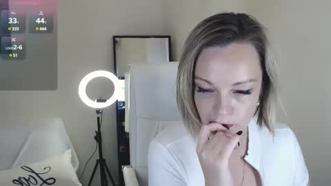 Snapshot of tilly_eliot chatting on 02.04.25 Tilly online show from 02.04.25