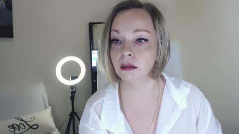 Snapshot of tilly_eliot chatting on 03.02.25 Tilly online show from 03.02.25