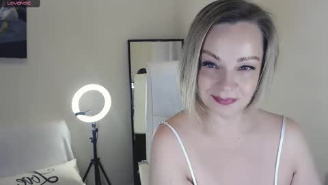 Snapshot of tilly_eliot chatting on 03.09.25 Tilly online show from 03.09.25