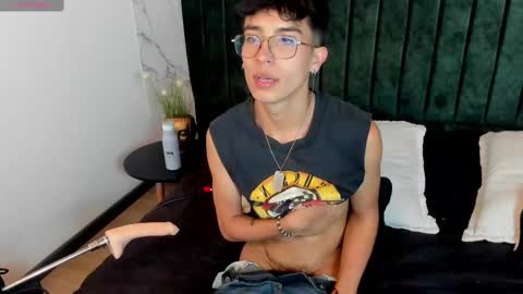 Snapshot of tim__fox chatting on 01.28.25 Tim Fox online show from 01.28.25