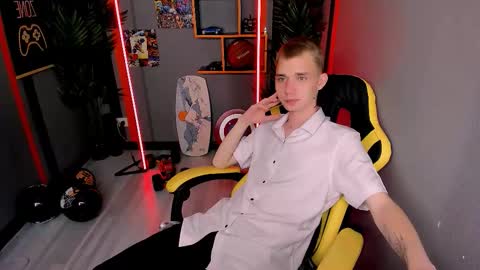 Snapshot of tim_blackk chatting on 11.05.25 Tim online show from 11.05.25