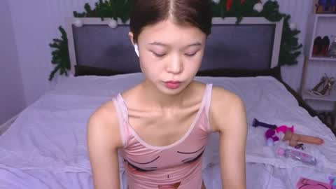 tina__kim online show from 01.08.25