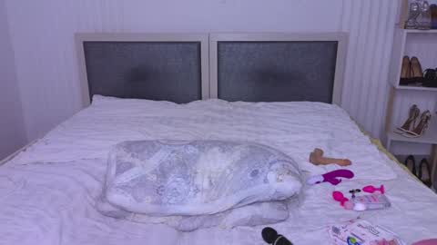 tina__kim online show from 01.16.25