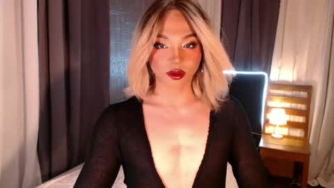 Snapshot of tina_allure chatting on 11.01.25 Tina online show from 11.01.25