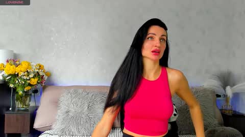 Snapshot of tina_mart chatting on 10.16.25 Tina online show from 10.16.25