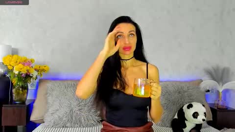 Snapshot of tina_mart chatting on 10.19.25 Tina online show from 10.19.25